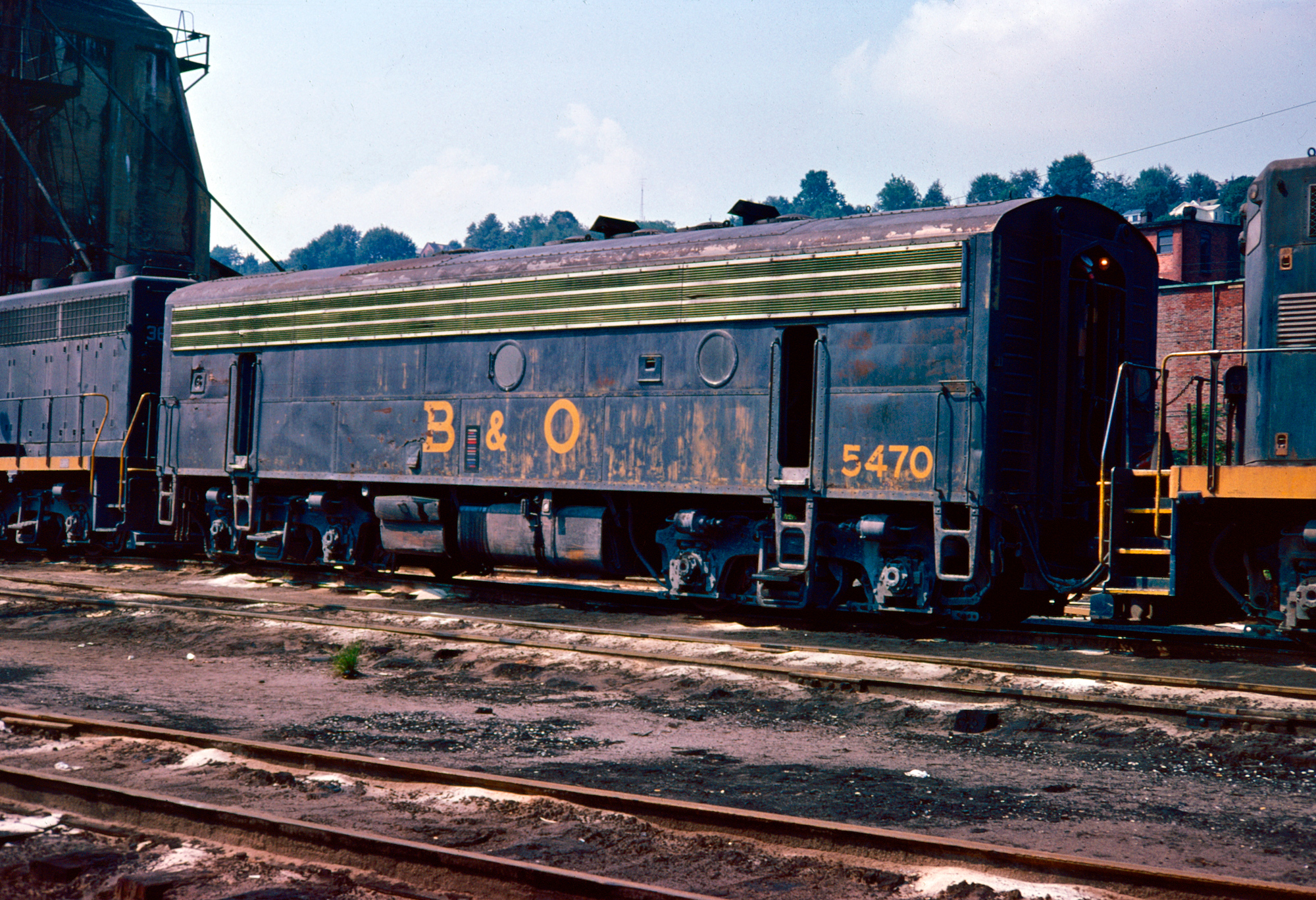 "B" Units: The Cabless Booster Locomotive