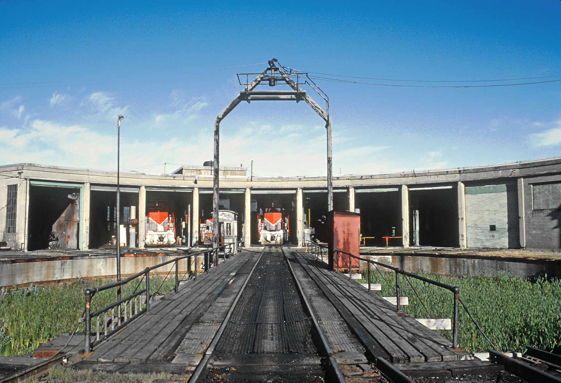 Railroad Roundhouse: Pictures, Interior, History